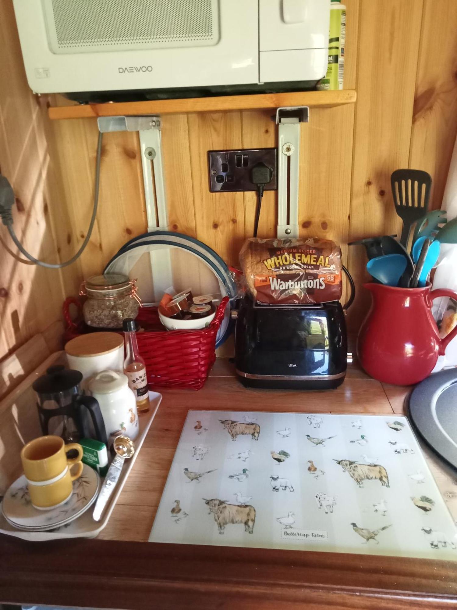 'Morris' The Shepherd'S Hut And Woodland Hot Tub Experience Carmarthen Exteriér fotografie