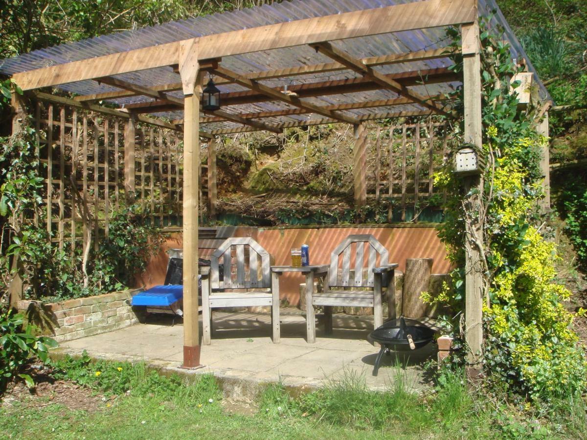 'Morris' The Shepherd'S Hut With Woodland Hot Tub Carmarthen Exteriér fotografie